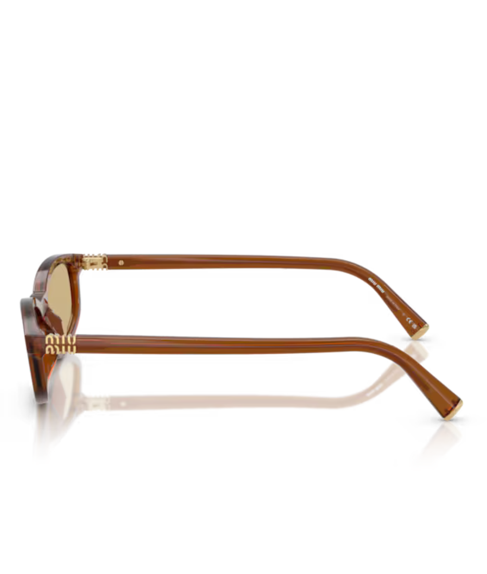 Opaline amber-yellow
